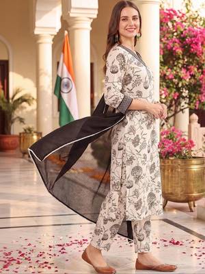 women floral printed regular thread work cotton kurta with trousers & with dupatta 3
