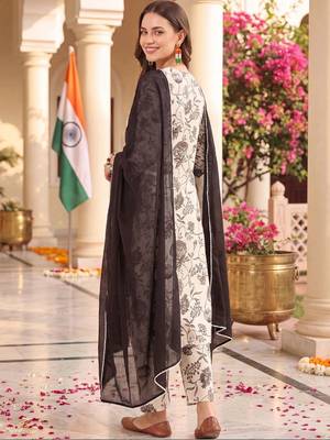 women floral printed regular thread work cotton kurta with trousers & with dupatta 4