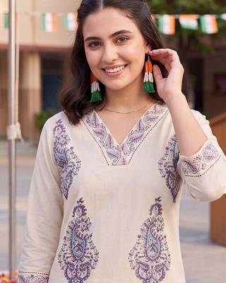 women ethnic motifs printed regular cotton kurta with palazzos 6