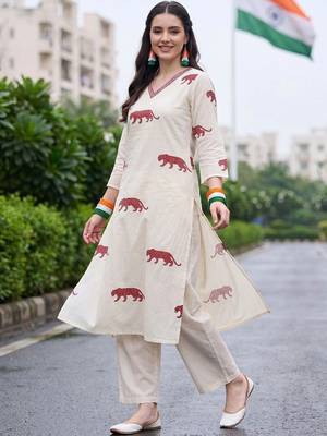 women animal printed regular cotton kurta with trousers 5