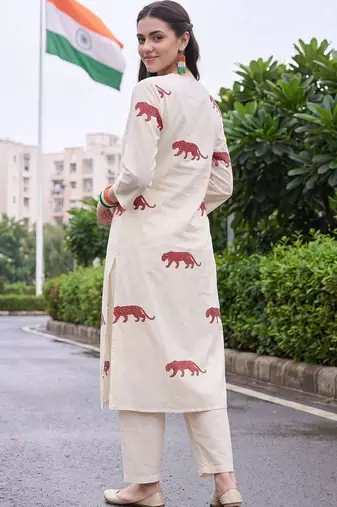 women animal printed regular cotton kurta with trousers