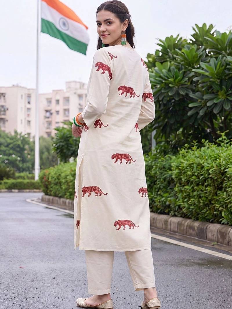 women animal printed regular cotton kurta with trousers