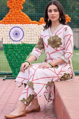 women floral printed regular cotton kurta with trousers