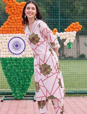 women floral printed regular cotton kurta with trousers 3