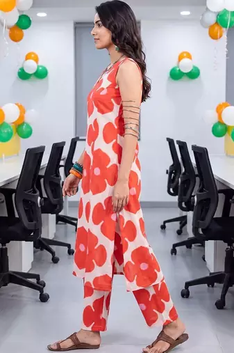 women floral printed regular cotton kurta with trousers