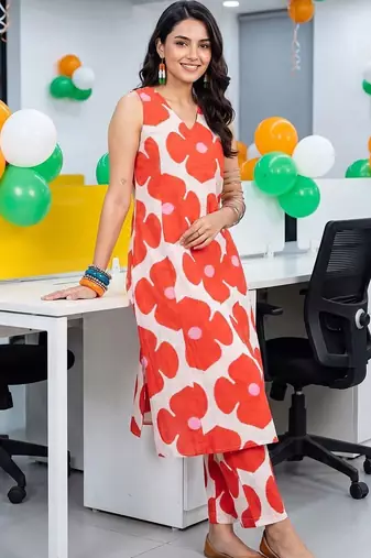 women floral printed regular cotton kurta with trousers