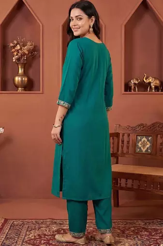 women ethnic motifs embroidered regular thread work kurta with trousers