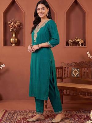 women ethnic motifs embroidered regular thread work kurta with trousers 5