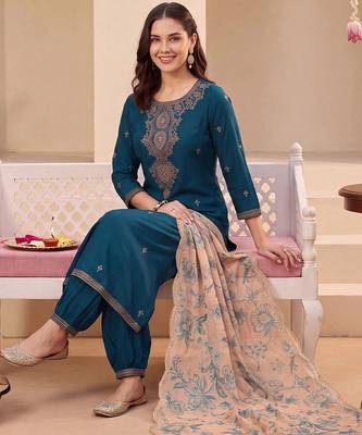 women ethnic motifs embroidered regular thread work kurta with patiala & with dupatta 2