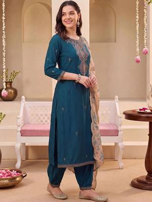 women ethnic motifs embroidered regular thread work kurta with patiala & with dupatta 5