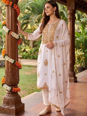 women ethnic motifs embroidered regular kurta with trousers & with dupatta 1