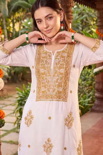 women ethnic motifs embroidered regular kurta with trousers & with dupatta