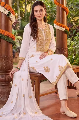 women ethnic motifs embroidered regular kurta with trousers & with dupatta