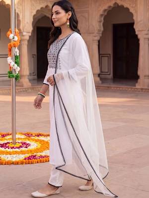 women ethnic motifs embroidered regular thread work kurta with trousers & with dupatta 3