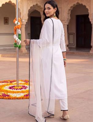 women ethnic motifs embroidered regular thread work kurta with trousers & with dupatta 4
