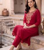 women ethnic motifs embroidered regular thread work kurta with trousers