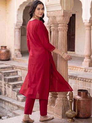 women ethnic motifs embroidered regular thread work kurta with trousers 4