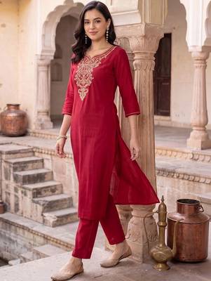 women ethnic motifs embroidered regular thread work kurta with trousers 5