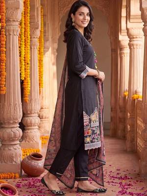 embroidered regular thread work kurta with trousers & with dupatta 3