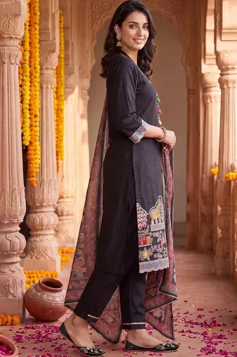embroidered regular thread work kurta with trousers & with dupatta