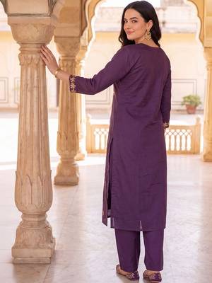 women ethnic motifs embroidered regular thread work kurta with trousers & with dupatta 4