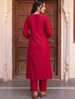 women floral embroidered regular thread work kurta with trousers 4