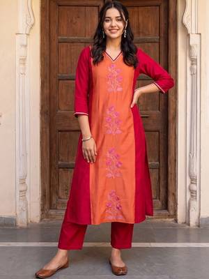 women floral embroidered regular thread work kurta with trousers 5