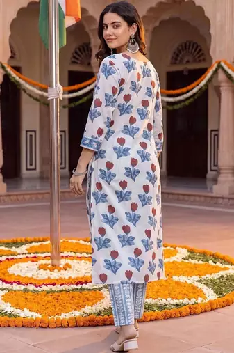 women floral printed regular cotton kurta with trousers & with dupatta