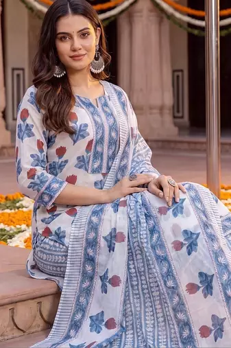 women floral printed regular cotton kurta with trousers & with dupatta
