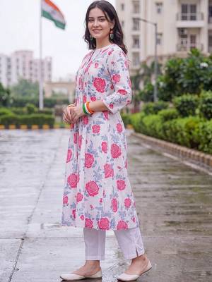 women floral printed regular cotton kurta with trousers 3