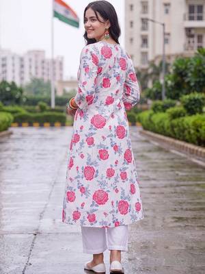 women floral printed regular cotton kurta with trousers 4