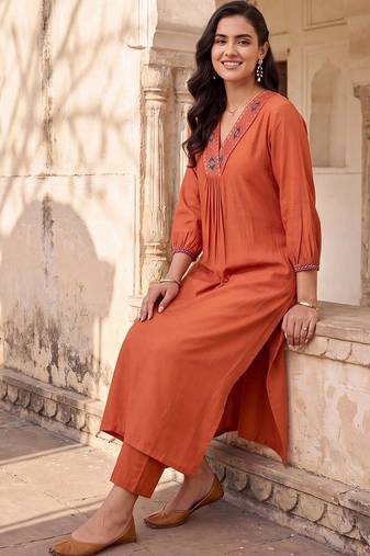 women ethnic motifs embroidered regular thread work liva kurta with trousers