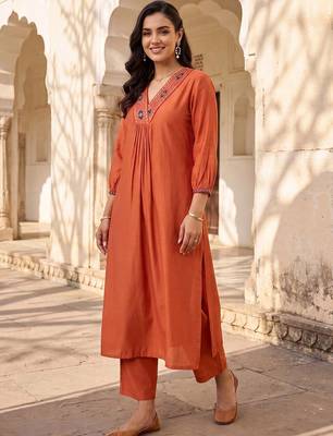 women ethnic motifs embroidered regular thread work liva kurta with trousers 6