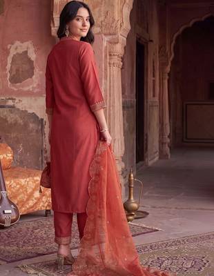 women ethnic motifs embroidered regular thread work kurta with trousers & with dupatta 6