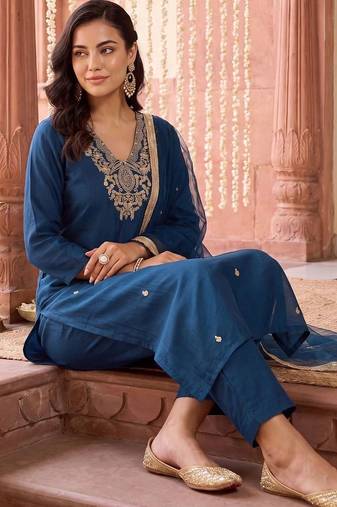 women ethnic motifs embroidered regular kurta with trousers & with dupatta