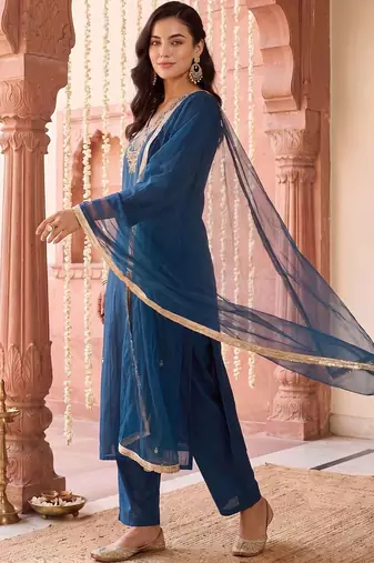women ethnic motifs embroidered regular kurta with trousers & with dupatta