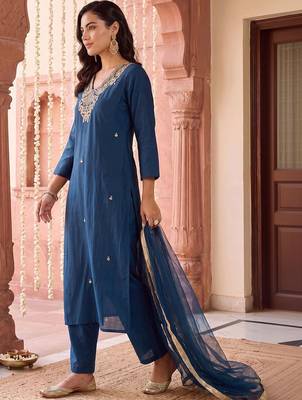 women ethnic motifs embroidered regular kurta with trousers & with dupatta 5