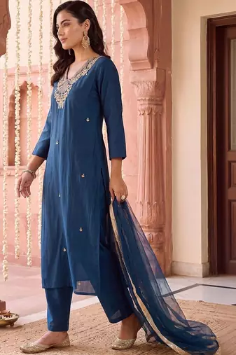 women ethnic motifs embroidered regular kurta with trousers & with dupatta