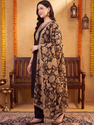women regular thread work kurta with palazzos & with dupatta 3