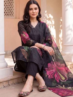 women floral printed regular linen kurta with trousers & with dupatta 5