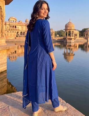 women ethnic motifs embroidered empire thread work kurta with trousers & with dupatta 5
