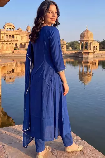 women ethnic motifs embroidered empire thread work kurta with trousers & with dupatta