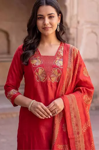 women ethnic motifs embroidered regular thread work kurta with trousers & with dupatta