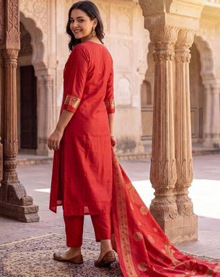 women ethnic motifs embroidered regular thread work kurta with trousers & with dupatta 3