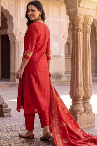 women ethnic motifs embroidered regular thread work kurta with trousers & with dupatta