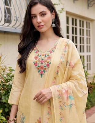 women floral printed regular thread work linen kurta with trousers & with dupatta 2