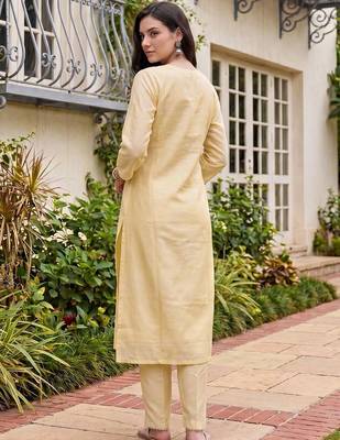 women floral printed regular thread work linen kurta with trousers & with dupatta 5