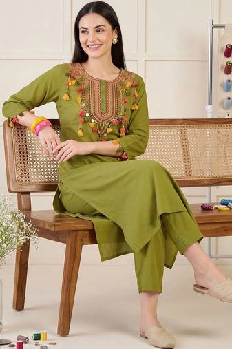 women ethnic motifs embroidered regular thread work cotton kurta with trousers