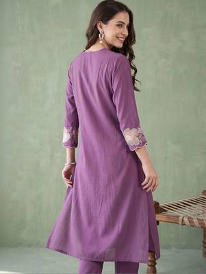 women ethnic motifs embroidered regular thread work kurta with trousers 4