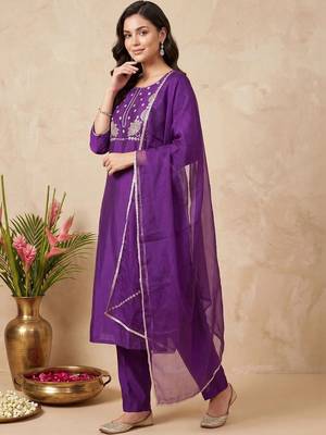 women ethnic motifs embroidered regular sequinned liva kurta with trousers & with dupatta 4